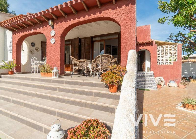 Villa - Verkauf - Orihuela Costa - Punta Prima